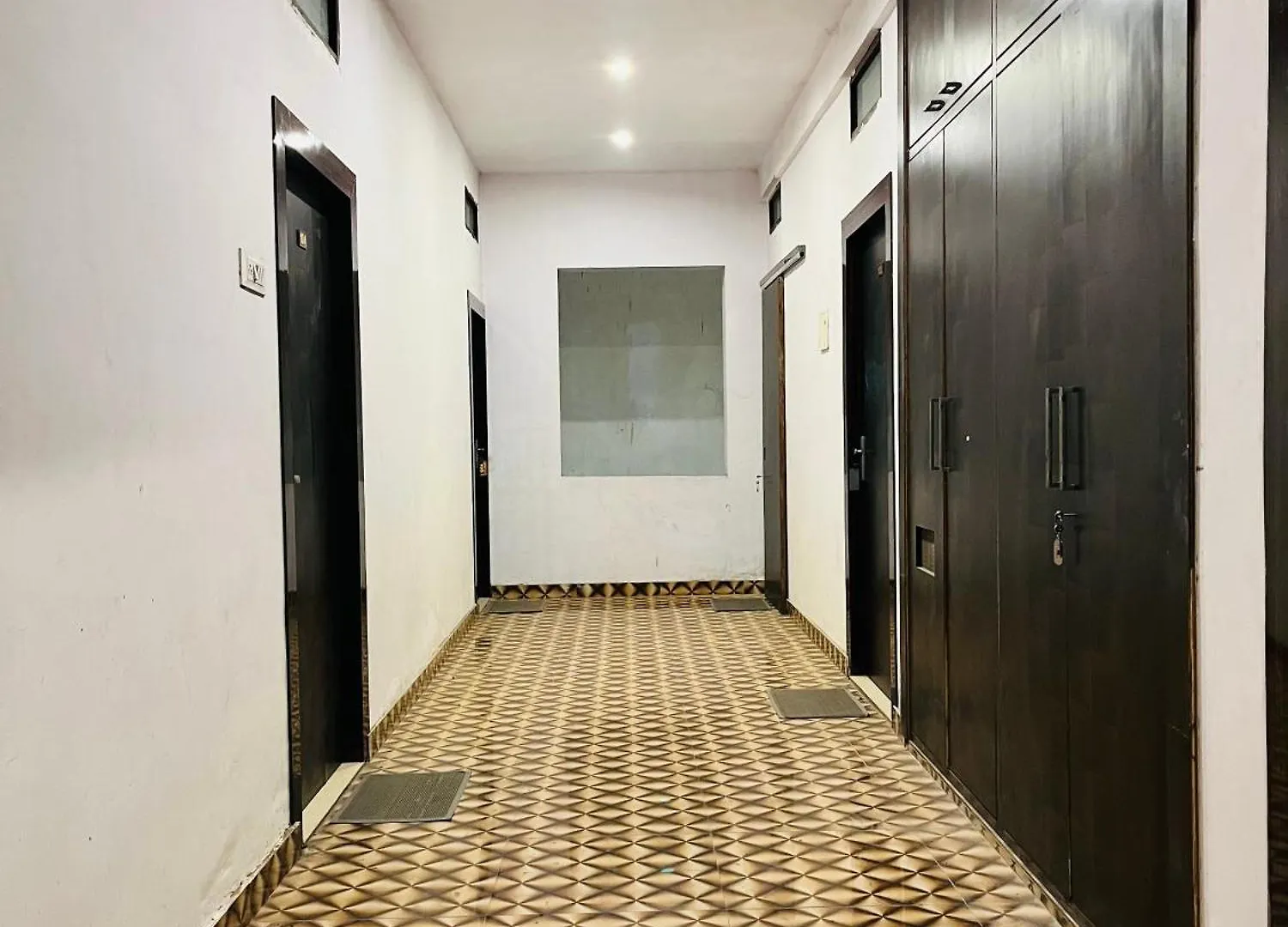 Krishna Villa Varanasi 0*,
