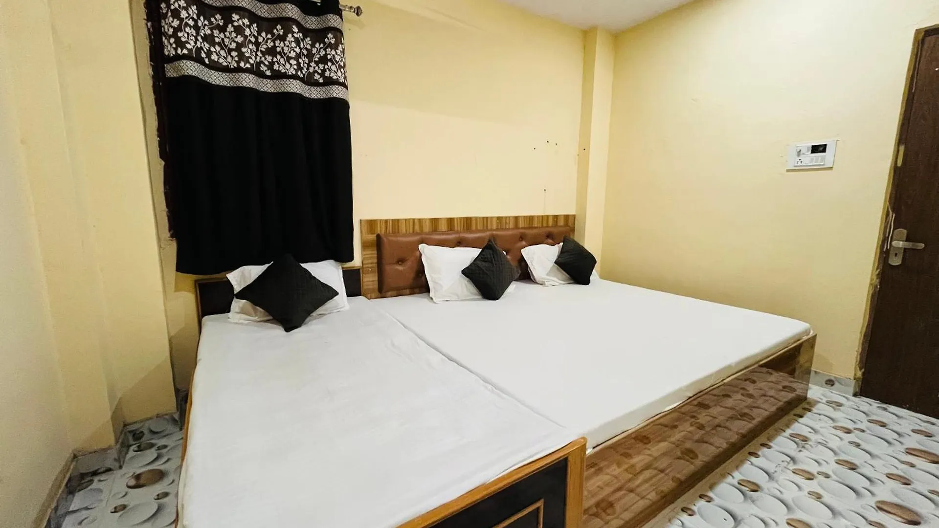 Krishna Villa Varanasi 0*,